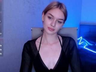 SuziLovee nude in Live Sex Cam Girls Room
