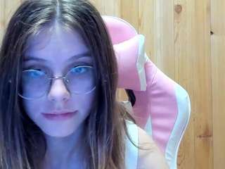 Vesper nude in Live Sex Cam Girls Room
