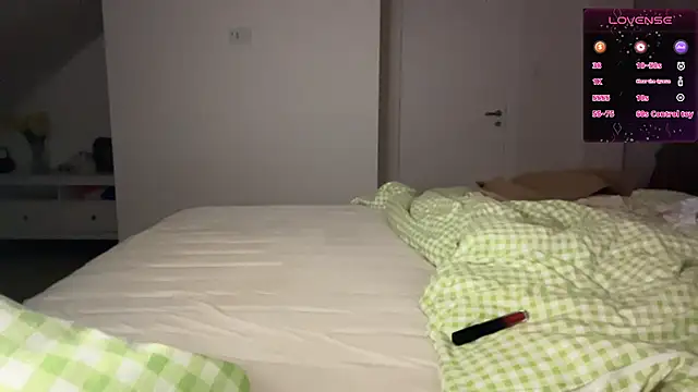 AlyssaOrient nude strip on cam for live sex video chat