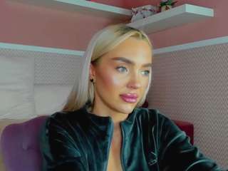 Annette-Smith nude in Live Sex Cam Girls Room
