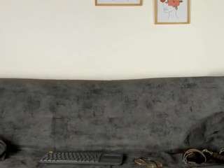 cloee-69 nude in Live Sex Cam Girls Room