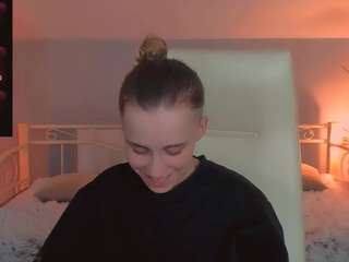 DollyQueen nude in Live Sex Cam Girls Room