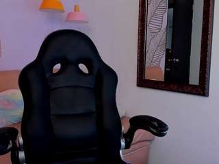 GiiaFu nude in Live Sex Cam Girls Room