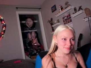 LilFknSquirt nude in Live Sex Cam Girls Room