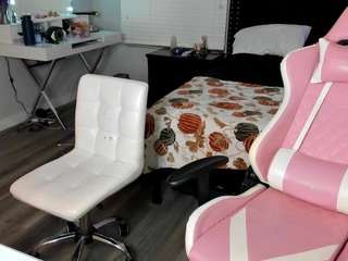 Livys room FT Xenaprin nude in Live Sex Cam Girls Room