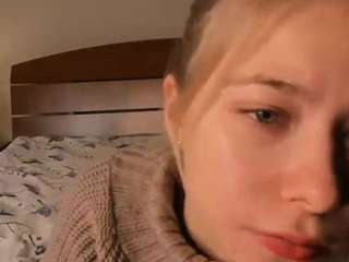 MaeHenley nude in Live Sex Cam Girls Room