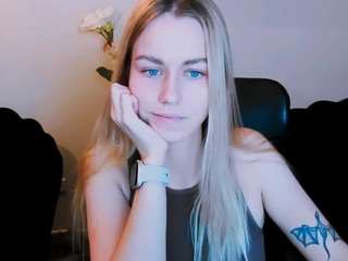mira-lace nude in Live Sex Cam Girls Room