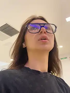 QuitieLia nude strip on cam for live sex video chat