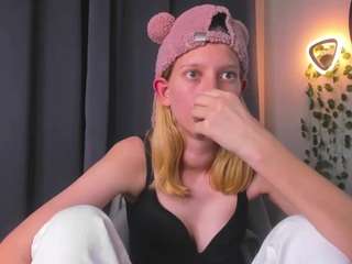 EadlinGossage nude in Live Sex Cam Girls Room
