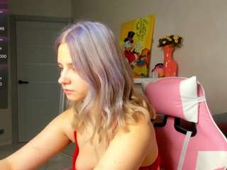 EmilyPaws nude in Live Sex Cam Girls Room