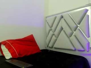 LESLYLOVE nude in Live Sex Cam Girls Room