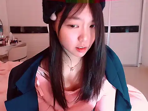 Dou-Yayaya nude strip on cam for live sex video chat