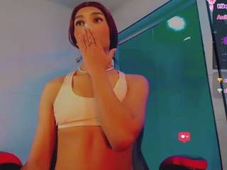 emeli-roushot nude in Live Sex Cam Girls Room