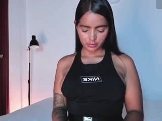 L a u r a nude in Live Sex Cam Girls Room