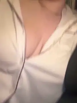 LillyUK nude strip on cam for live sex video chat