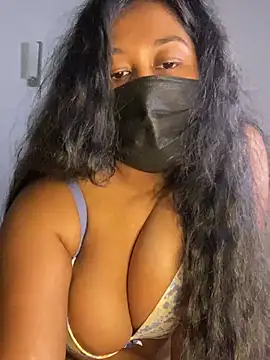 Queen-Of-Spades nude strip on cam for live sex video chat