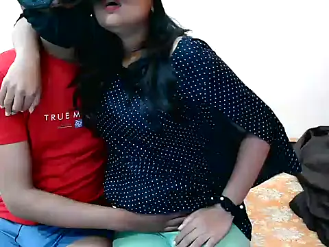 Queen_savi nude strip on cam for live sex video chat