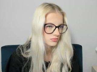 TracyDear nude in Live Sex Cam Girls Room