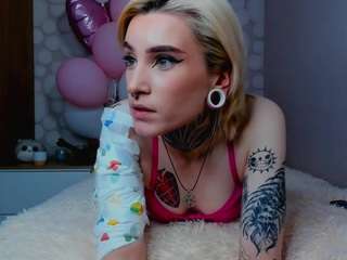 EdwinaDarlington nude in Live Sex Cam Girls Room