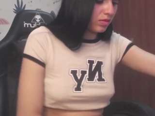 EmilyEvansT nude in Live Sex Cam Girls Room