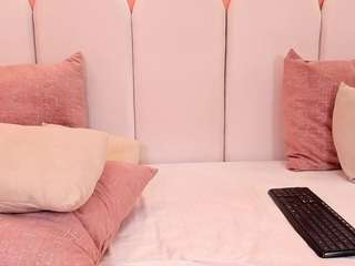 Evaa-roses nude in Live Sex Cam Girls Room