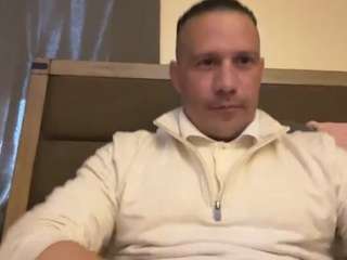 benjidasaint nude in Live Sex Cam Girls Room