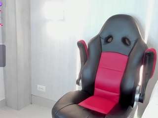 Bonnie-Gracee nude in Live Sex Cam Girls Room