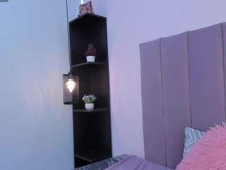Bonniie-22 nude in Live Sex Cam Girls Room