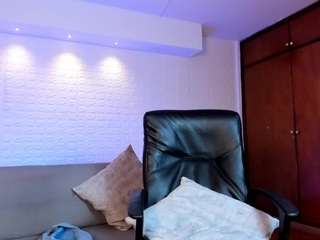 Catalinaa-Santana nude in Live Sex Cam Girls Room