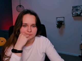 emilly-peach nude in Live Sex Cam Girls Room