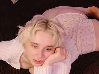 KarolinaLilian nude in Live Sex Cam Girls Room