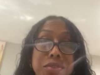 KeralaLee nude in Live Sex Cam Girls Room