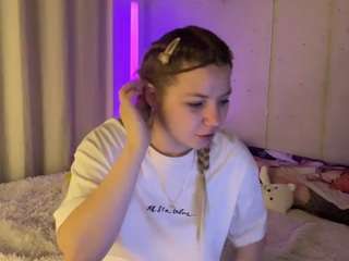 kiracute18 nude in Live Sex Cam Girls Room