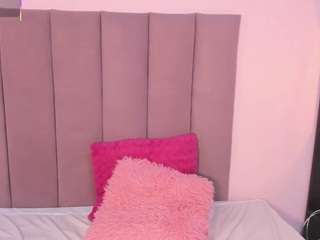 Roosse-Lee nude in Live Sex Cam Girls Room