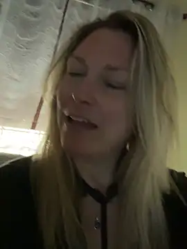 bigtitslivetofuck nude strip on cam for live sex video chat
