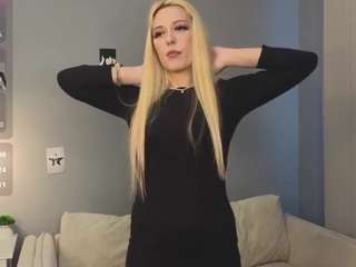 EarthaBeese nude in Live Sex Cam Girls Room