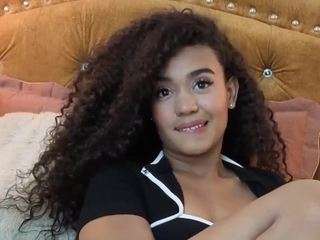 evafoxs nude in Live Sex Cam Girls Room