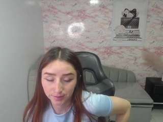 maily-t nude in Live Sex Cam Girls Room