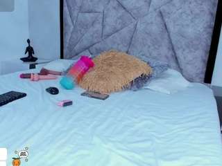 Mango-shake nude in Live Sex Cam Girls Room