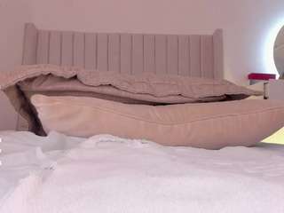 Shelynna, 🦋 nude in Live Sex Cam Girls Room