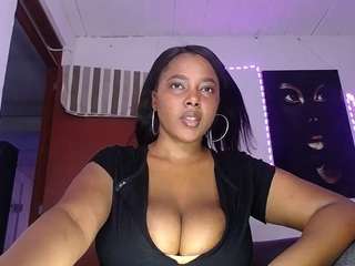 ysselaBod nude in Live Sex Cam Girls Room