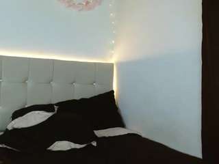 Arya-Fiore nude in Live Sex Cam Girls Room