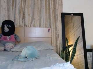 ELLASMALLTITS nude in Live Sex Cam Girls Room