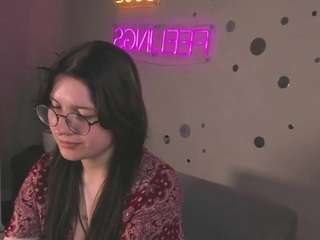 Elsie-Basnett nude in Live Sex Cam Girls Room
