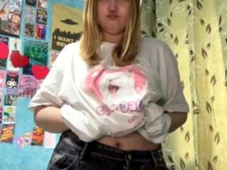 FalineBellas nude in Live Sex Cam Girls Room
