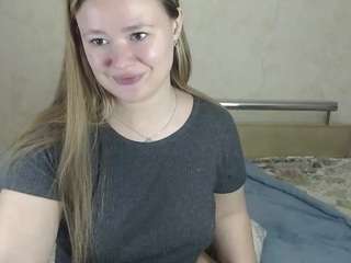 HoneyCaramelle nude in Live Sex Cam Girls Room