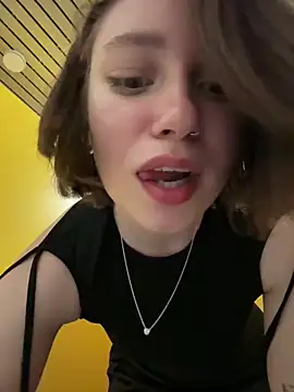 lucy-joy nude strip on cam for live sex video chat