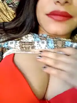 Lusty-Eva nude strip on cam for live sex video chat