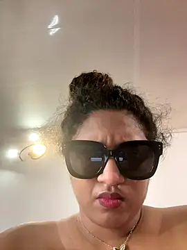 Flora_974 nude strip on cam for live sex video chat