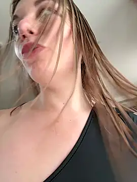 La_ptite_blonde nude strip on cam for live sex video chat